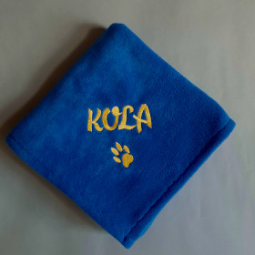 koc dla psa z imieniem kolor chabrowy czcionka bison